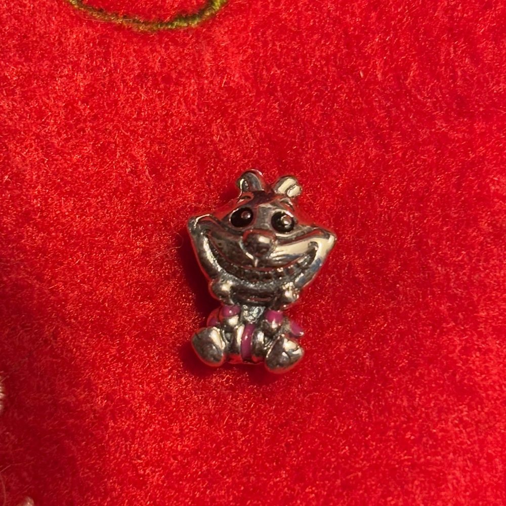 Pandora Alice in wonderland smiling Cheshire Cat charm